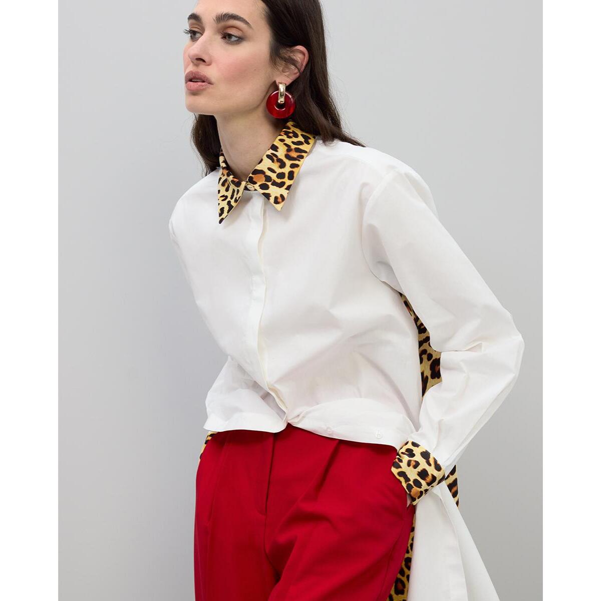 Blusa in popeline con stampa animalier a contrasto