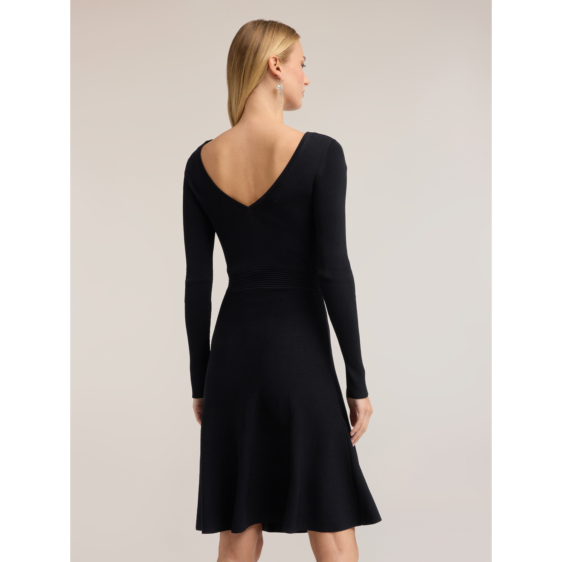 Motivi - Vestito flare in maglia a coste con catenina - Nero