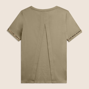 T-shirt con inserto crinkle sul retro e dettagli animalier