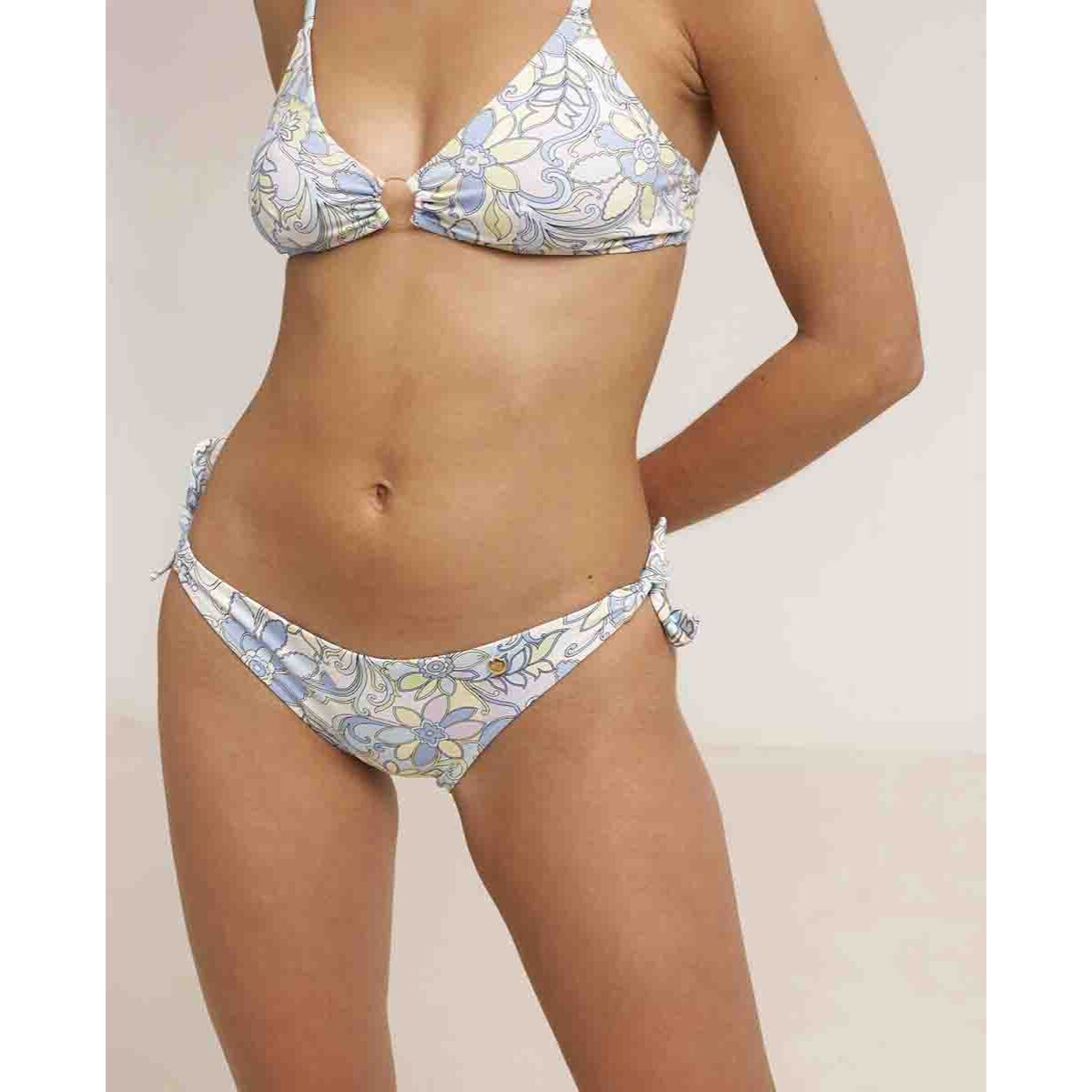 Top de bikini con colores pastel