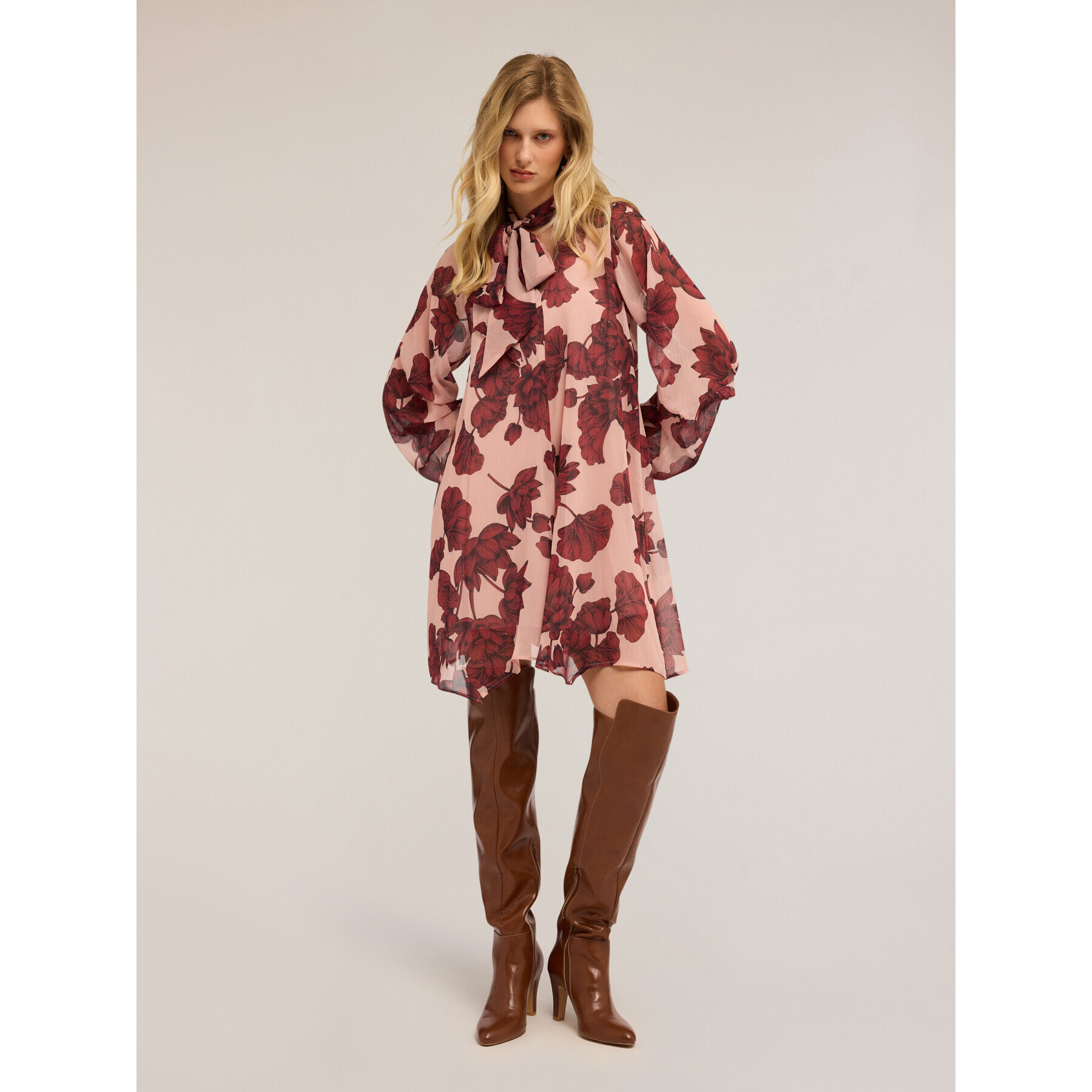 Motivi - Vestido floral en crepé - Rosa cipria