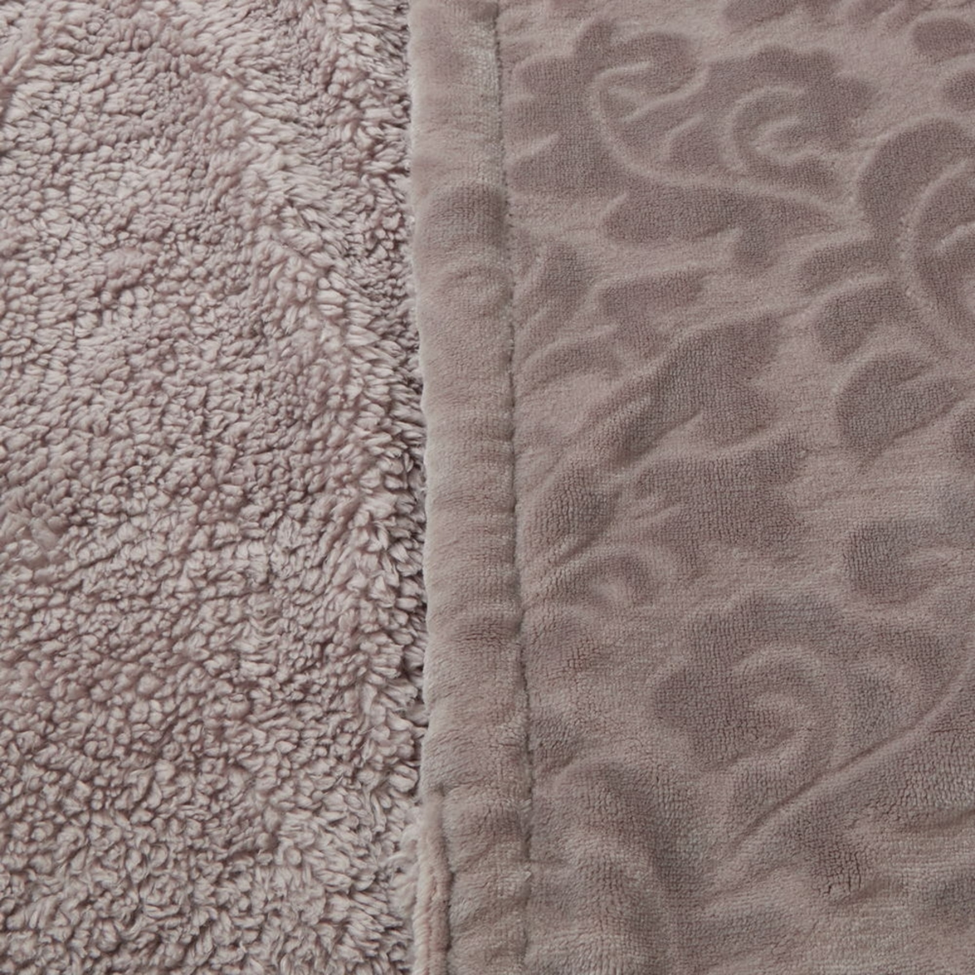 Plaid polar paisley y reverso borreguito Florfli color piedra claro Poliéster
