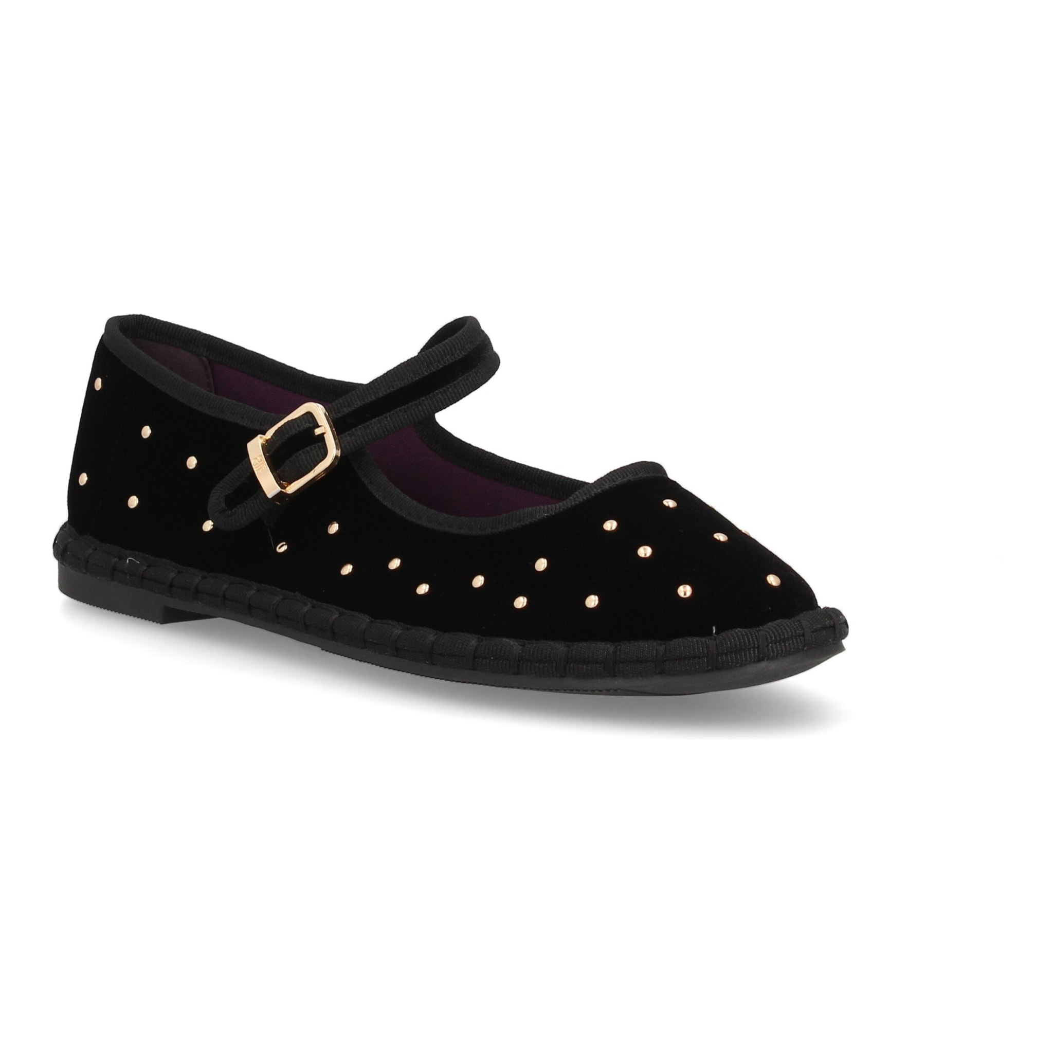 Merceditas planas con tachuelas metálicas.