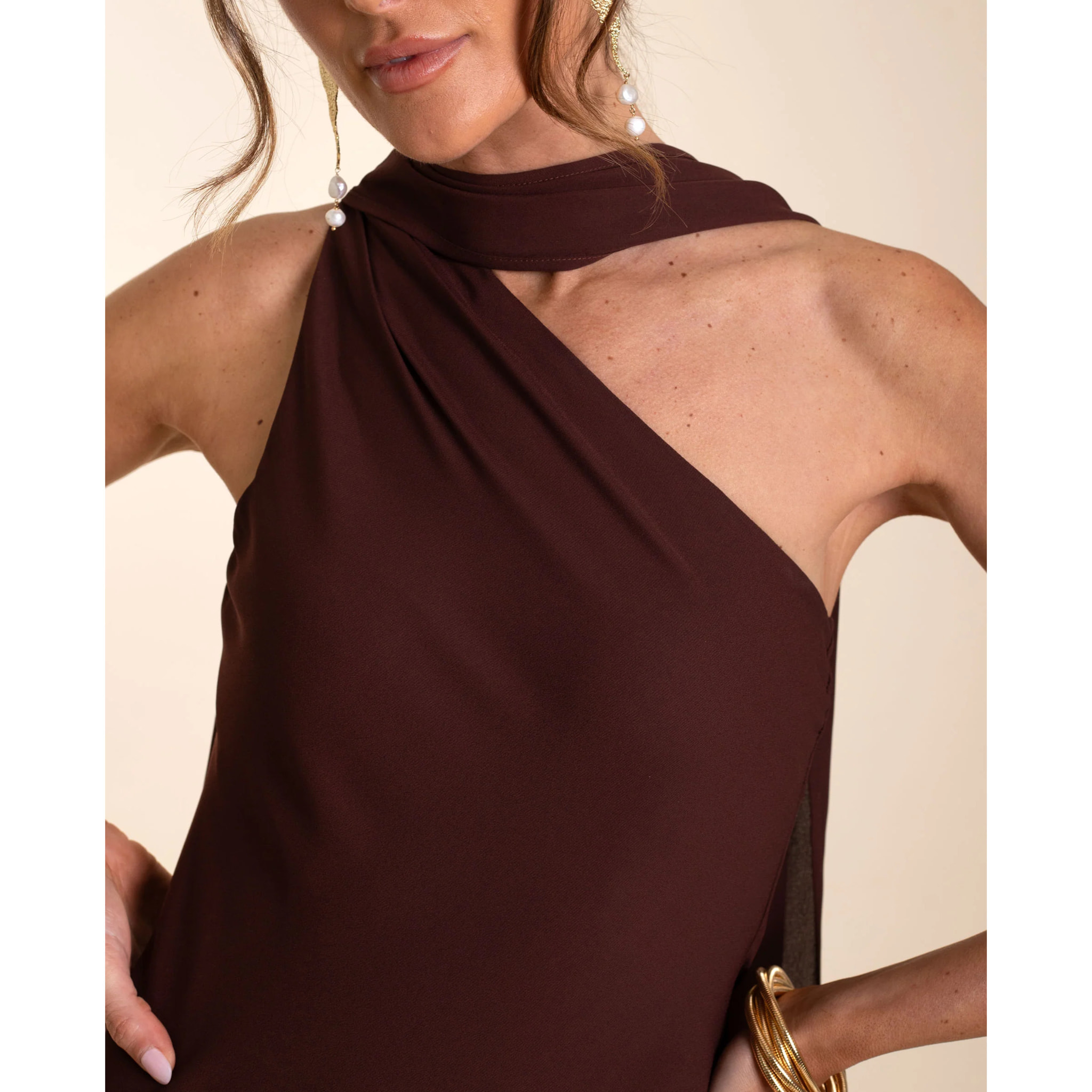 Vestido asimétrico con fular