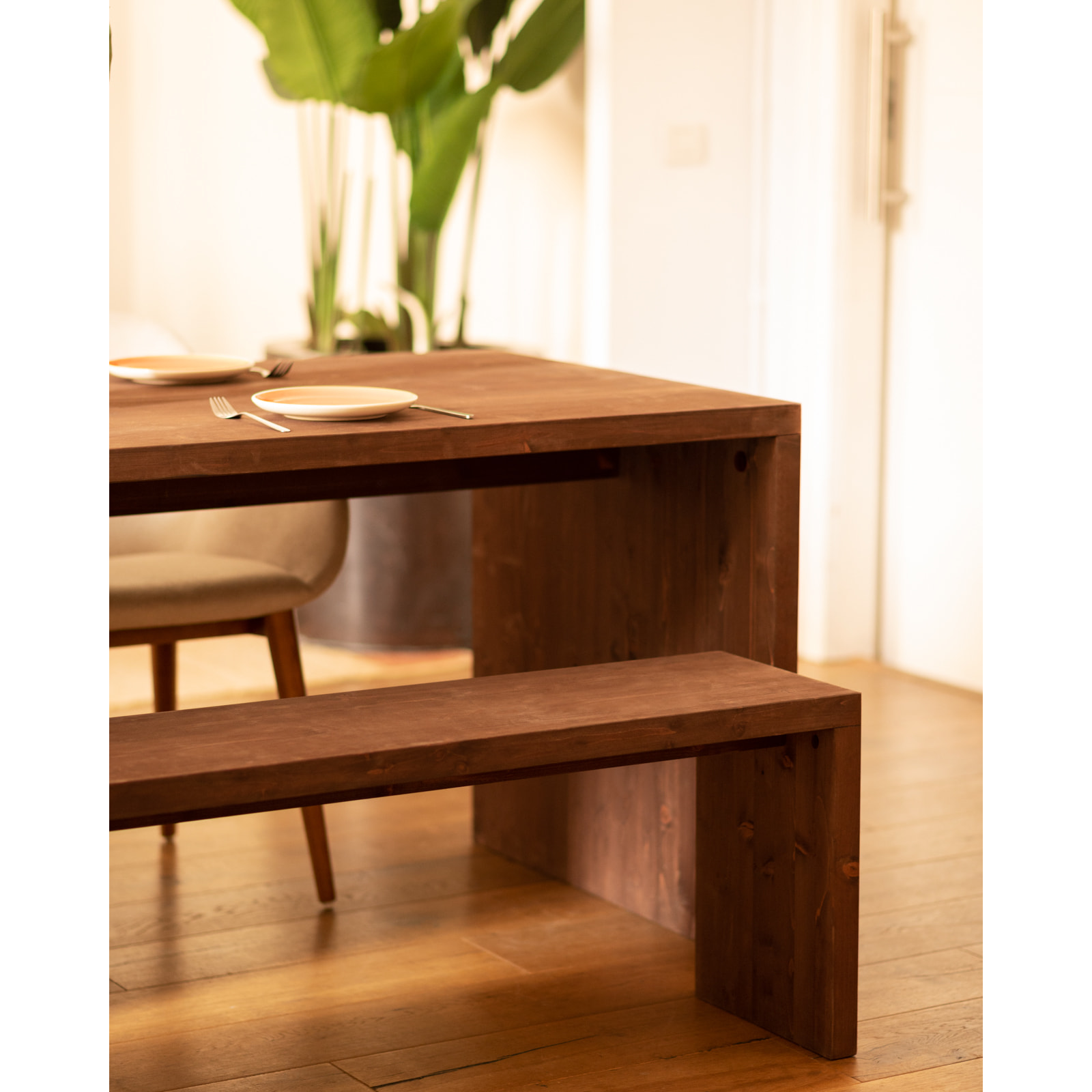 Banc en bois massif ton noyer en différentes tailles