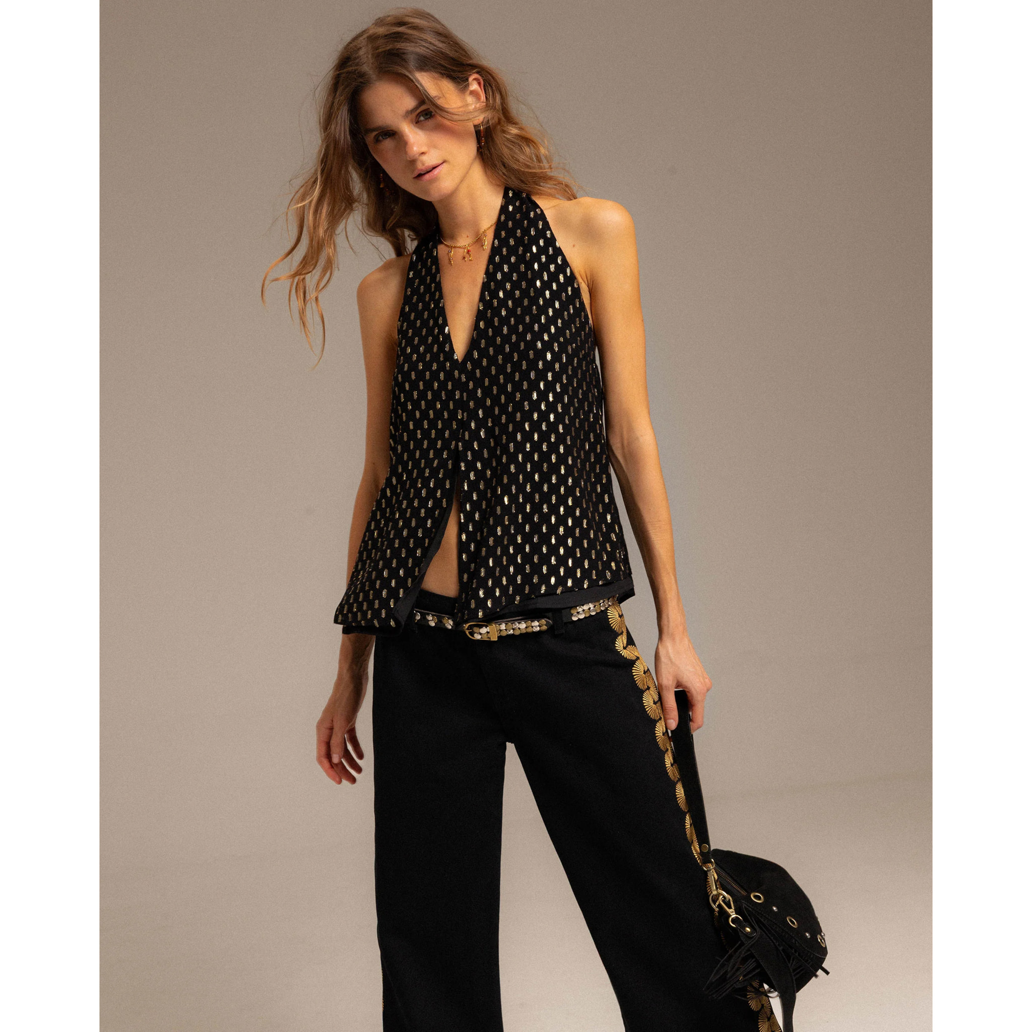 Top plumeti de mujer con escote en pico y lazada al cuello.