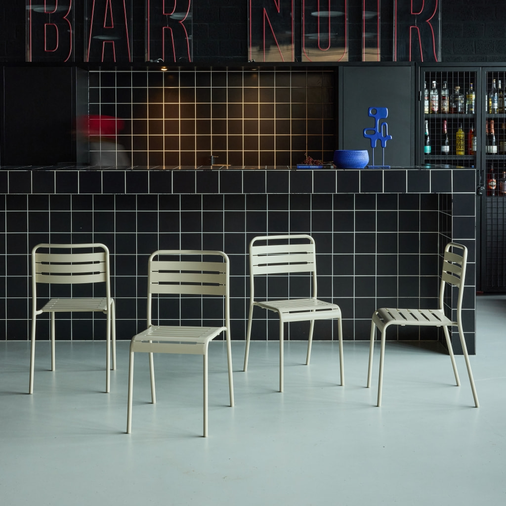 Lot de 4 chaises de jardin acier. 4 places. beige. Amelia. L44 x P52 x H79cm