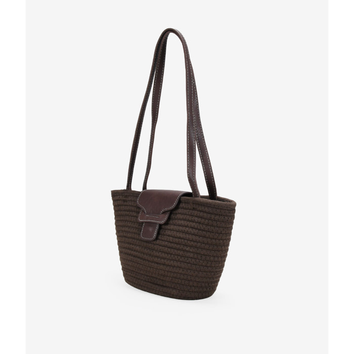 Bolso de hombro marrón con solapa