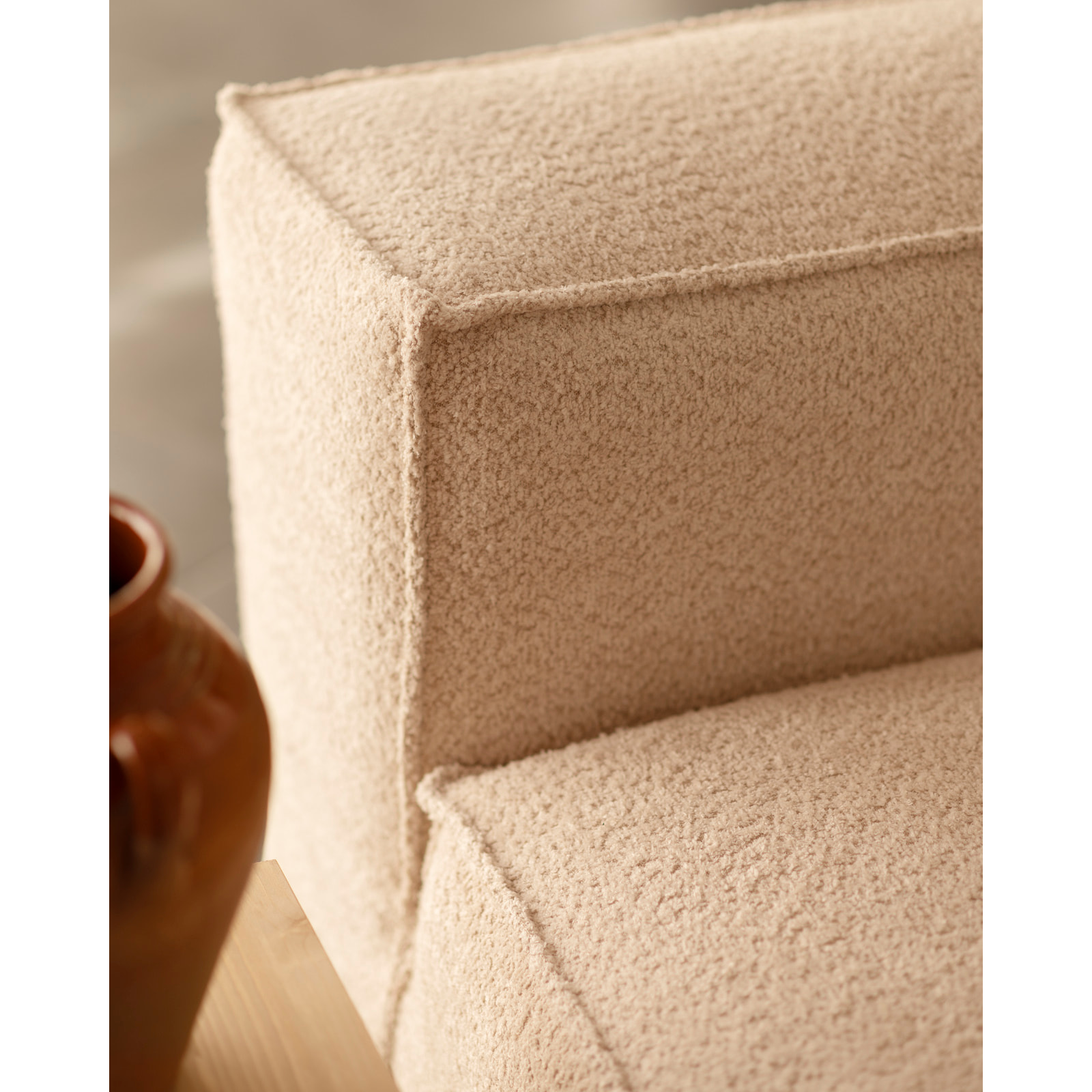 Fauteuil en bouclé couleur beige de 110x90cm Hauteur: 70 Longueur: 110 Largeur: 90
