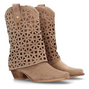 Botas cowboy troqueladas estilo boho para mujer.