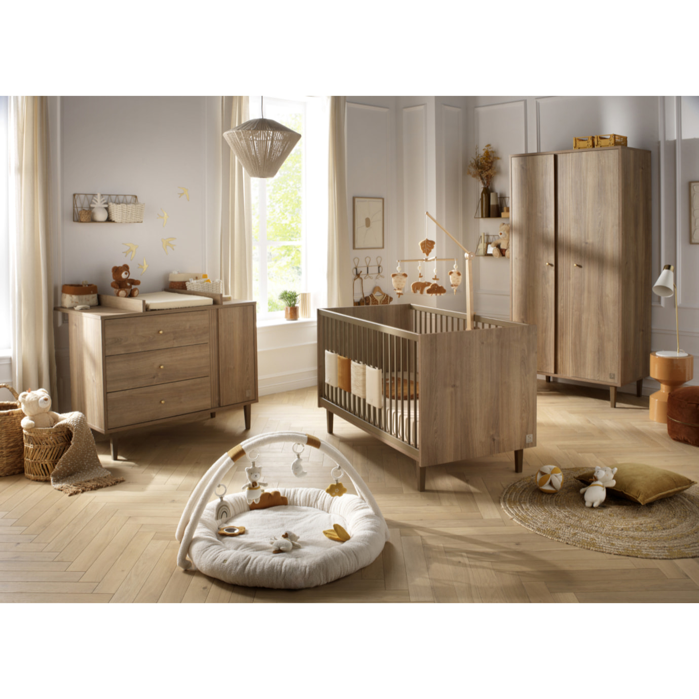 Armoire 2 portes avec détail imitation bois texturé et pieds bois