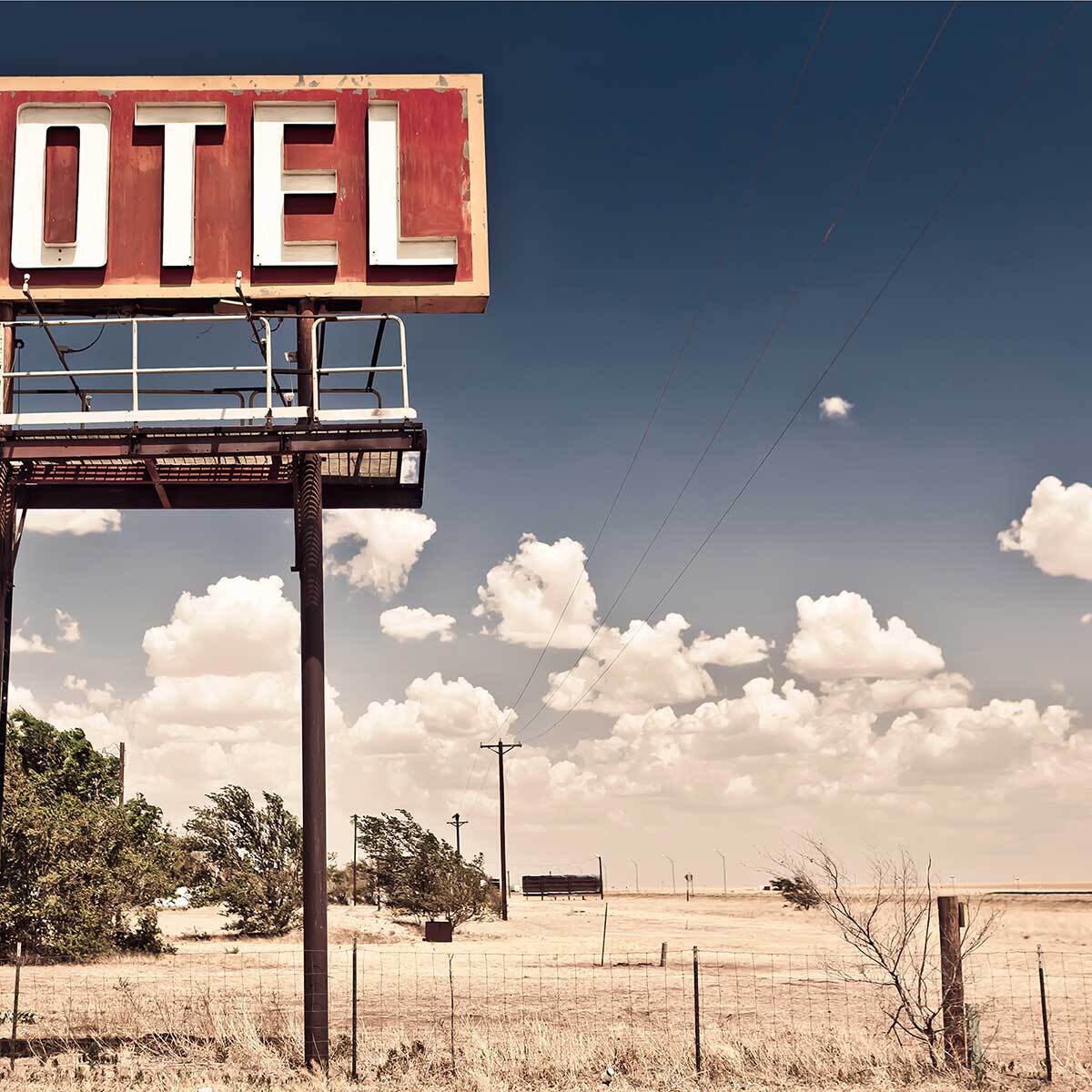 Affiche motel and neon lights Affiche + cadre en bois - Chêne