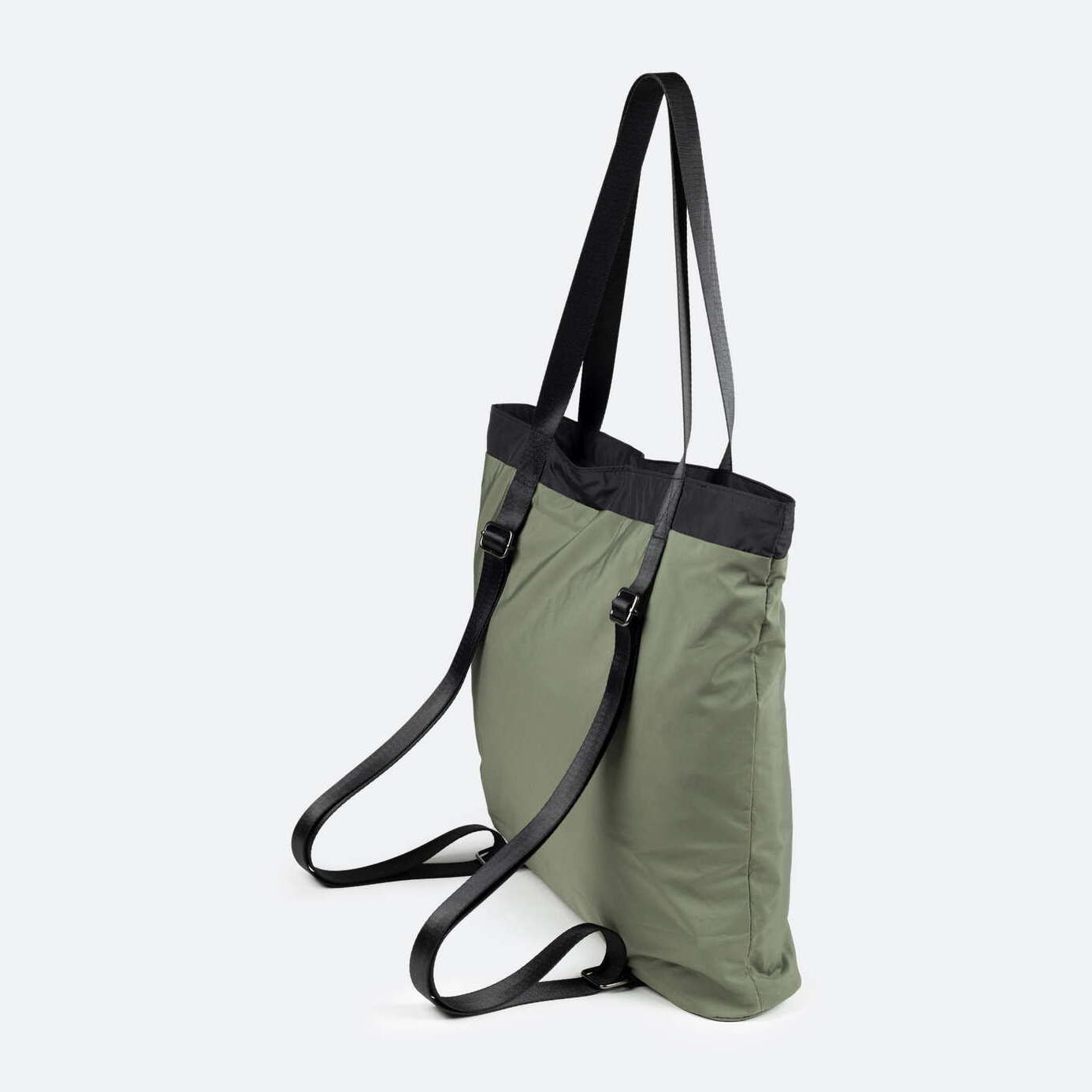 Bolso Tote y Mochila Convertible de Nylon Kaki TOTE BACKPACK. SHALLOW.