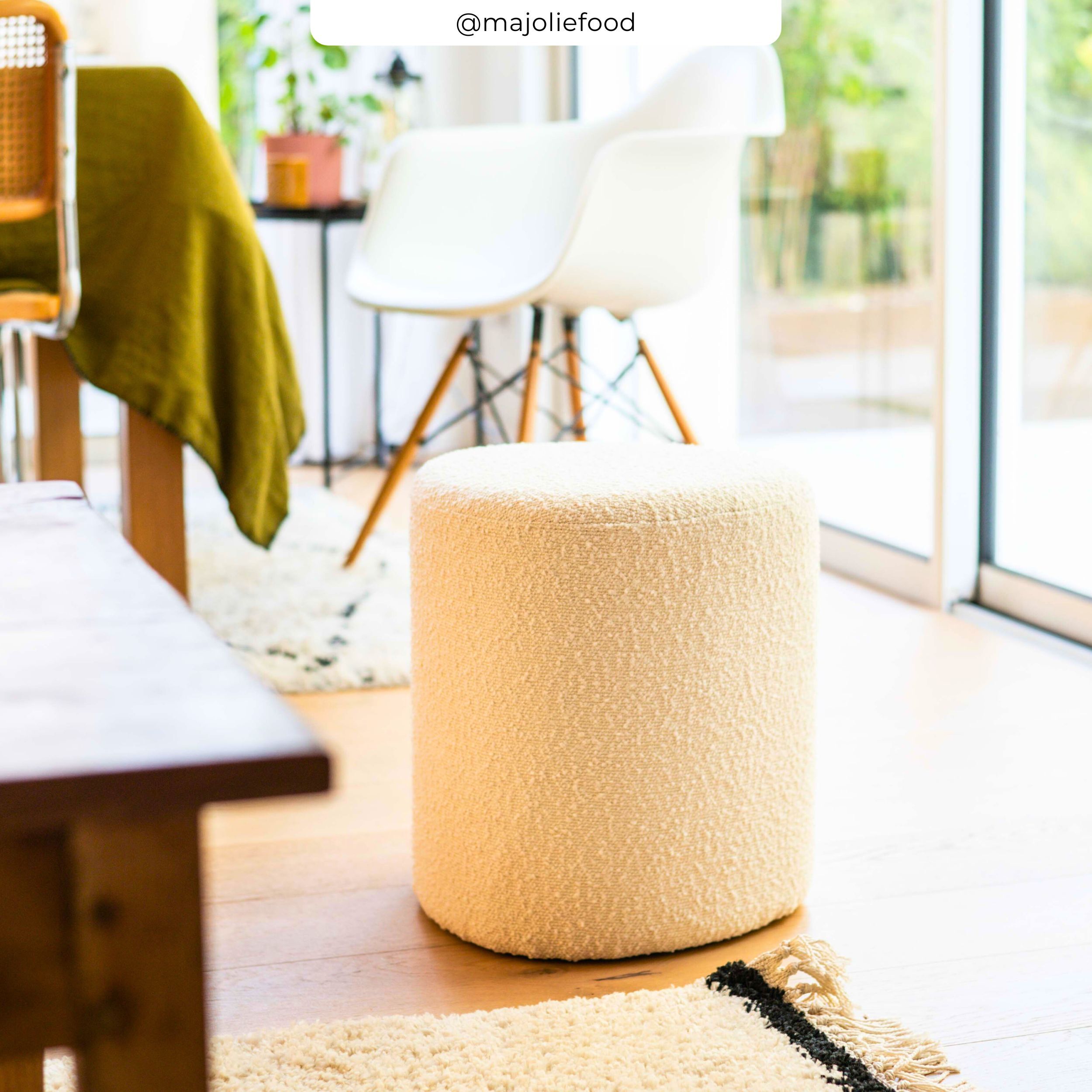 Pouf en tissu bouclé beige - Emmy