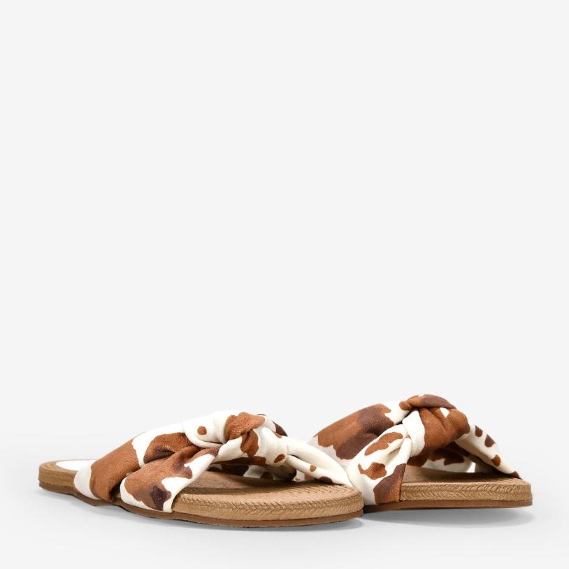 Sandalias planas estampado vaca