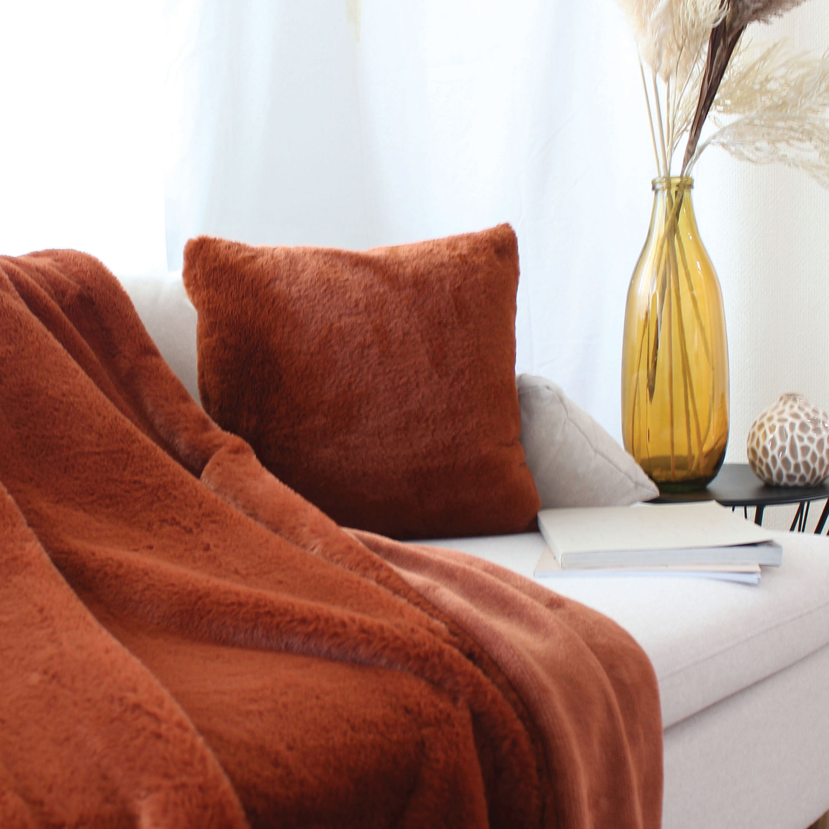 Coussin décoratif imitation fourrure toucher ultra doux - Cuivre