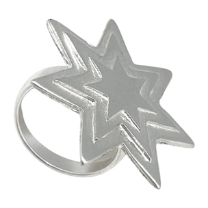Anillo estrella relieve plata chapado 10µ latón. Diseño Gloria Mago
