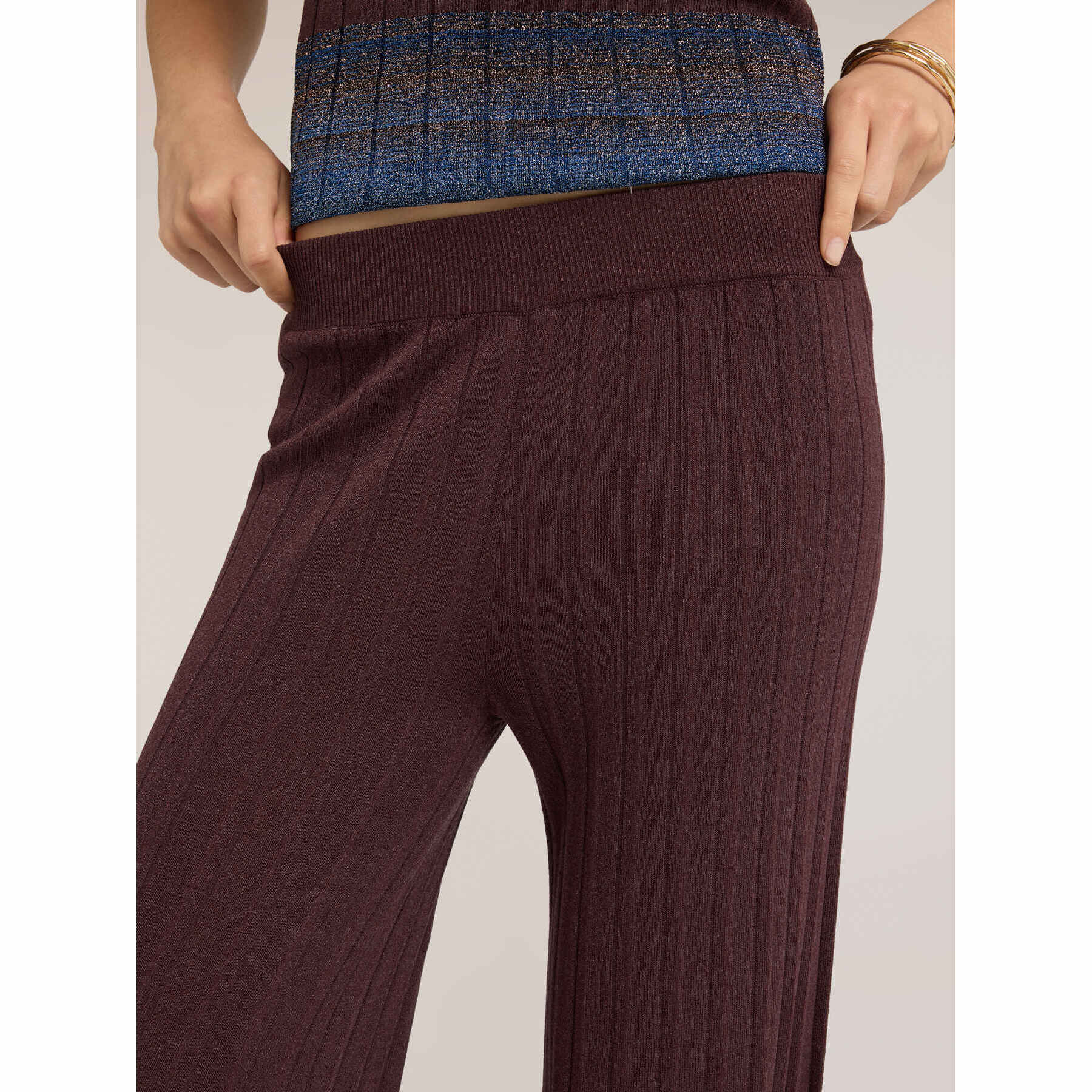 Motivi - Pantaloni palazzo plissé in maglia di viscosa lurex - Marrone
