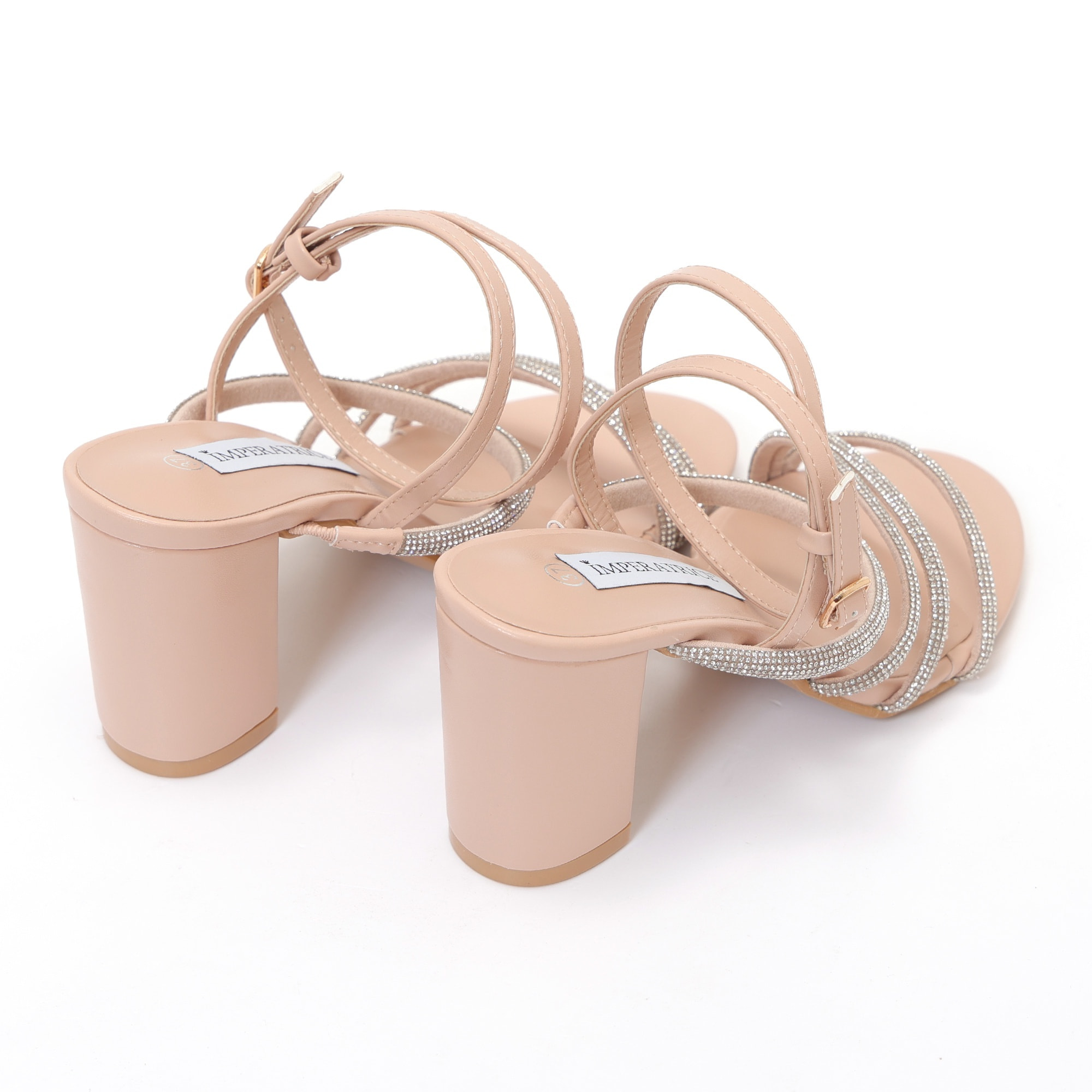 Sandali in simil pelle con tacco comodo e fasce ricoperte di strass