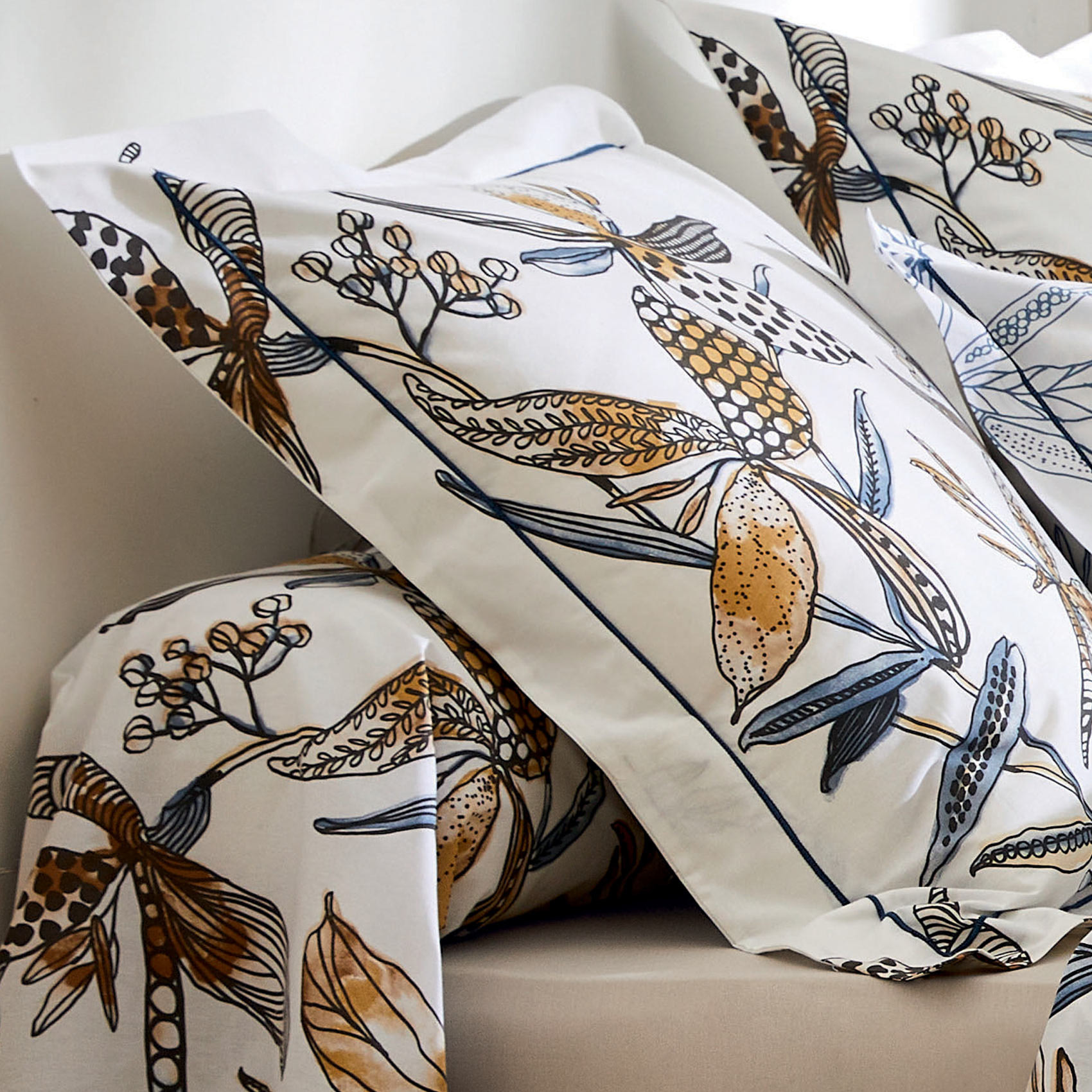 Taie d'oreiller aux fleurs exubérantes - Blanc