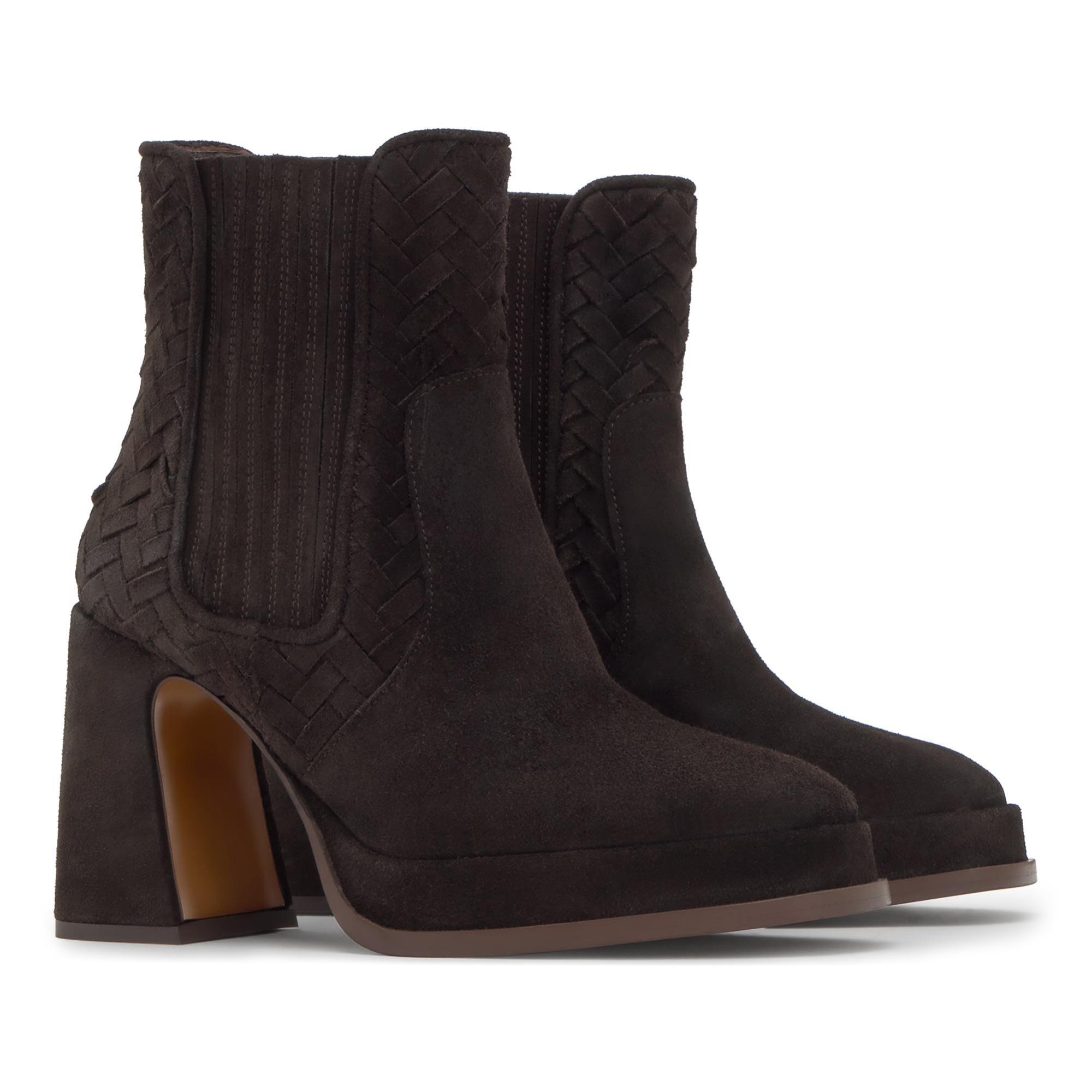 Botín de tacón Blanche en serraje con detalle intrecciato y cierre elástico