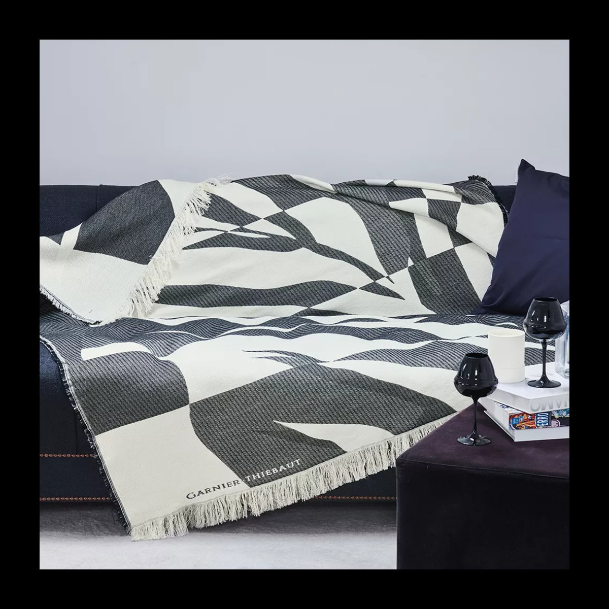 Plaid coton & autres fibres motif jacquard blanc noir Versus noir et blanc