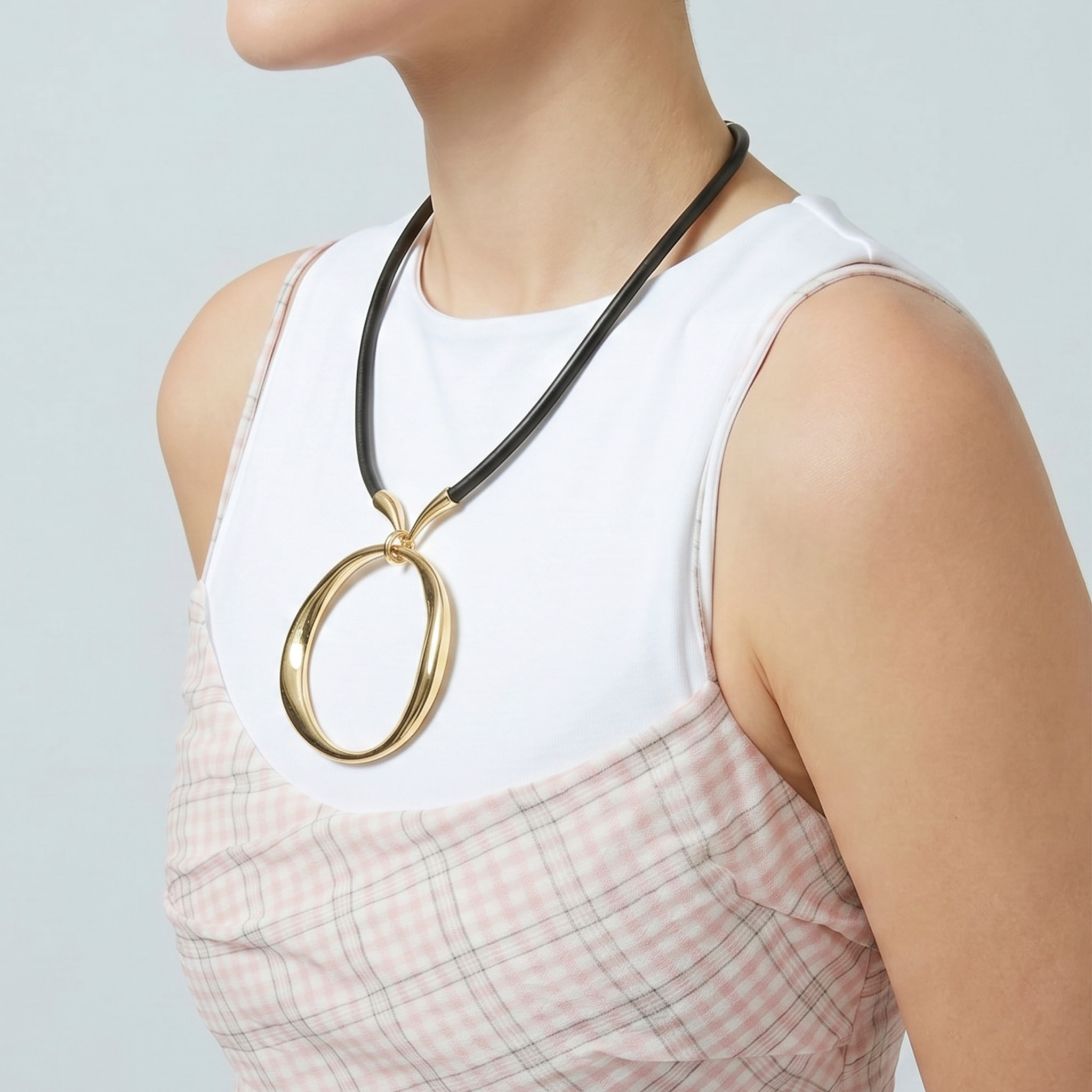 Collar Gorhe acabado oro amarillo 18k