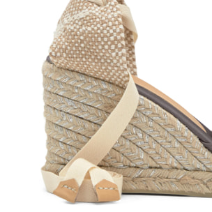 Alpargata de cuña Joyce en raso con punta afilada y cierre de cintas