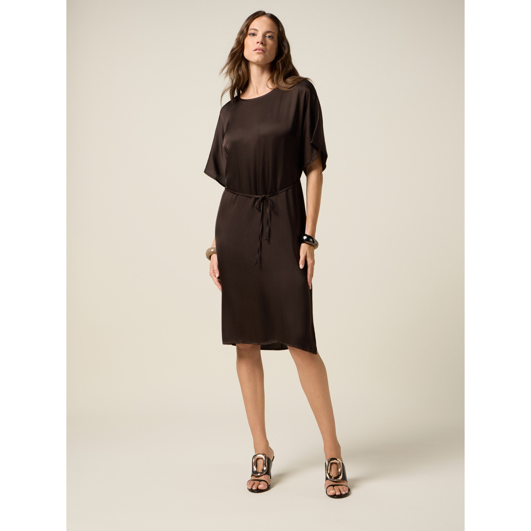 Oltre - Vestido de satén con cinturón - Marrón