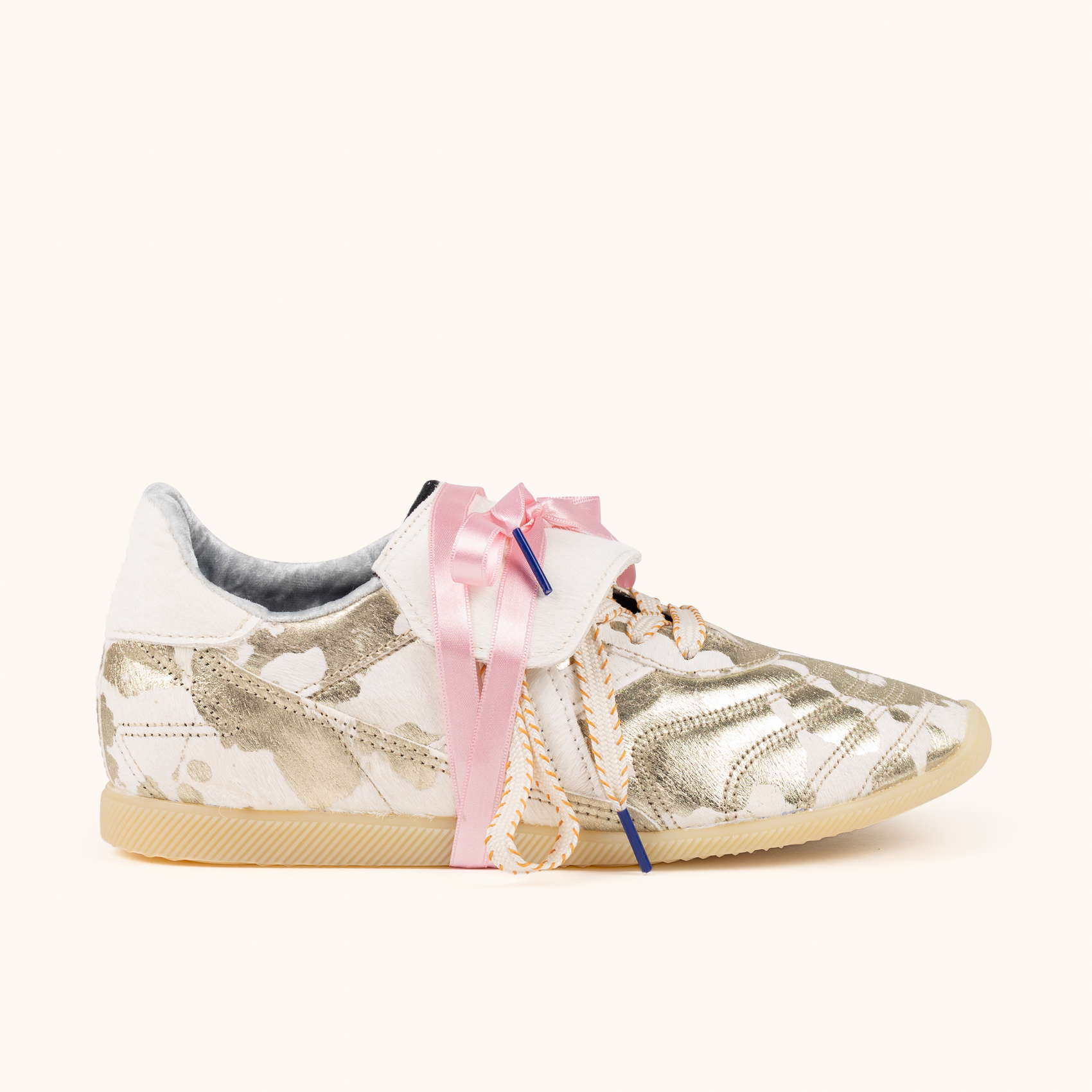 Sneakers de Estilo Fútbol Retro-Futuro con Estampado Metalizado y Cinta Rosa MUNICH MUNDIAL STRADA COW 04