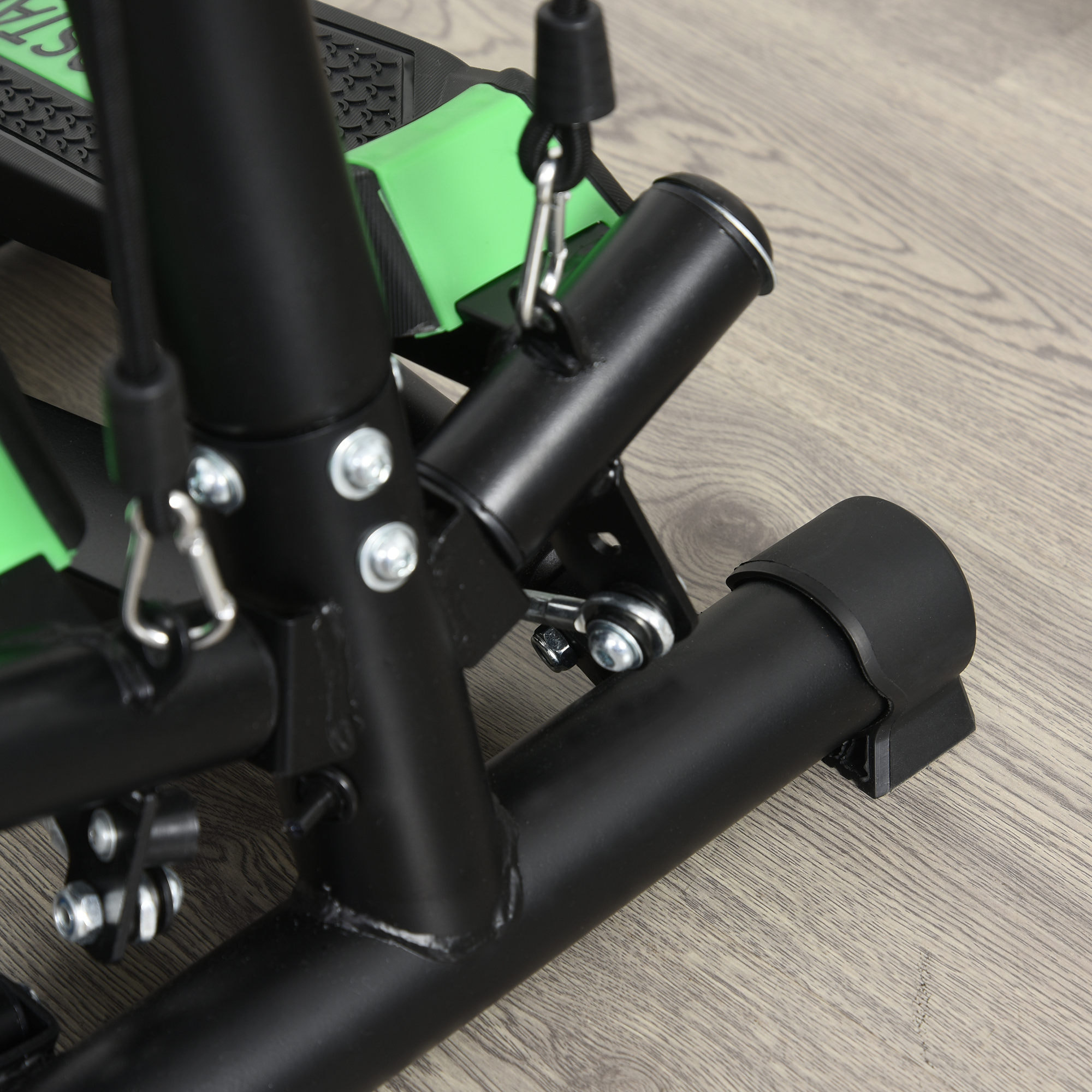 Mini stepper avec guidon, extenseurs, écran LCD multifonction et tapis antidérapant noir et vert