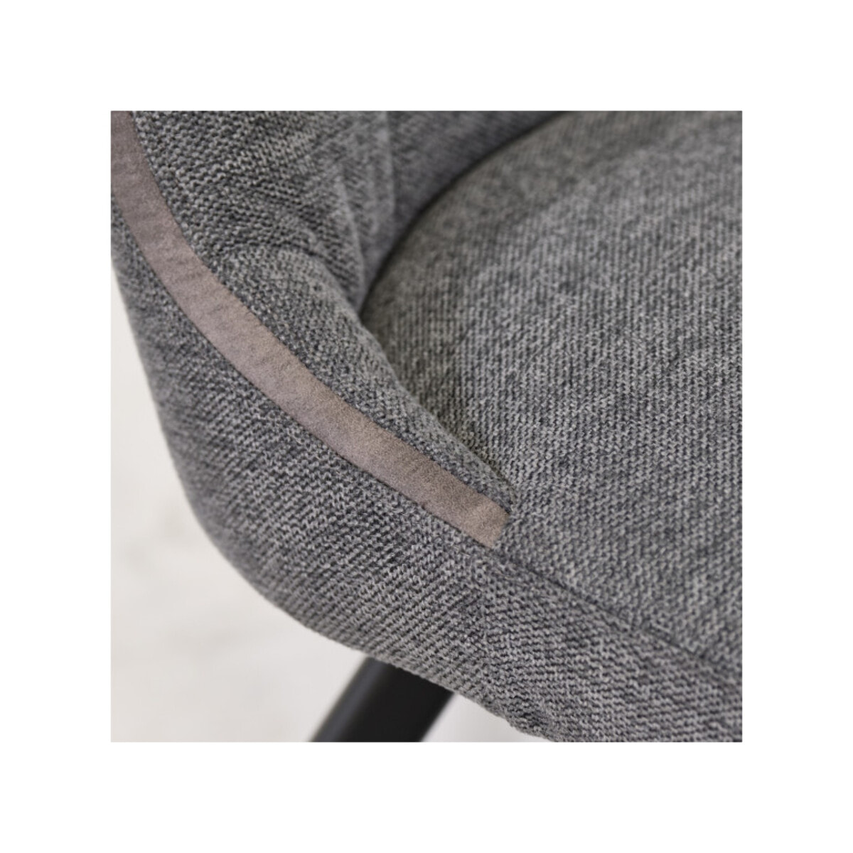 Chaise en tissu chiné avec liseré & pieds en métal - DENIZA