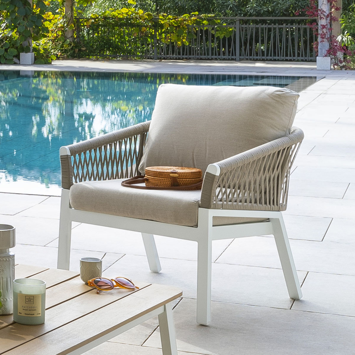 Fauteuil de salon de jardin "Oriengo" taupe & blanc en aluminium traité époxy