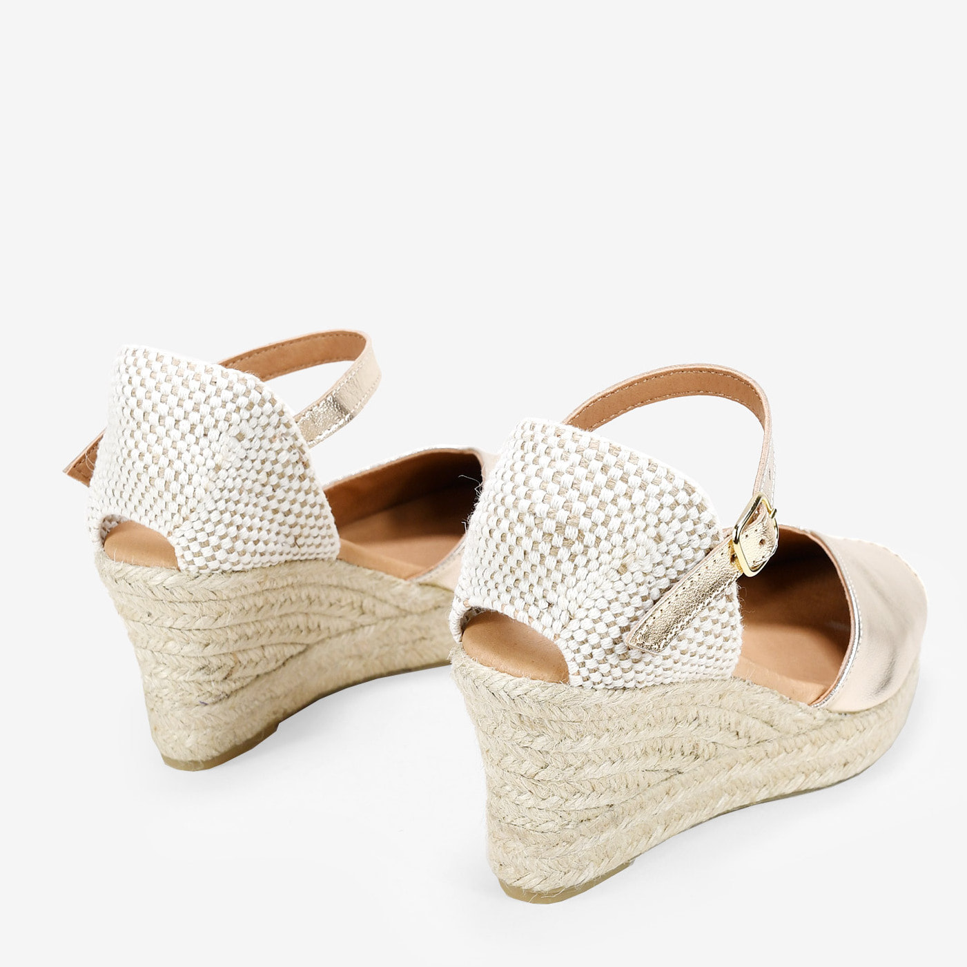 Alpargatas doradas en piel con cuña de esparto