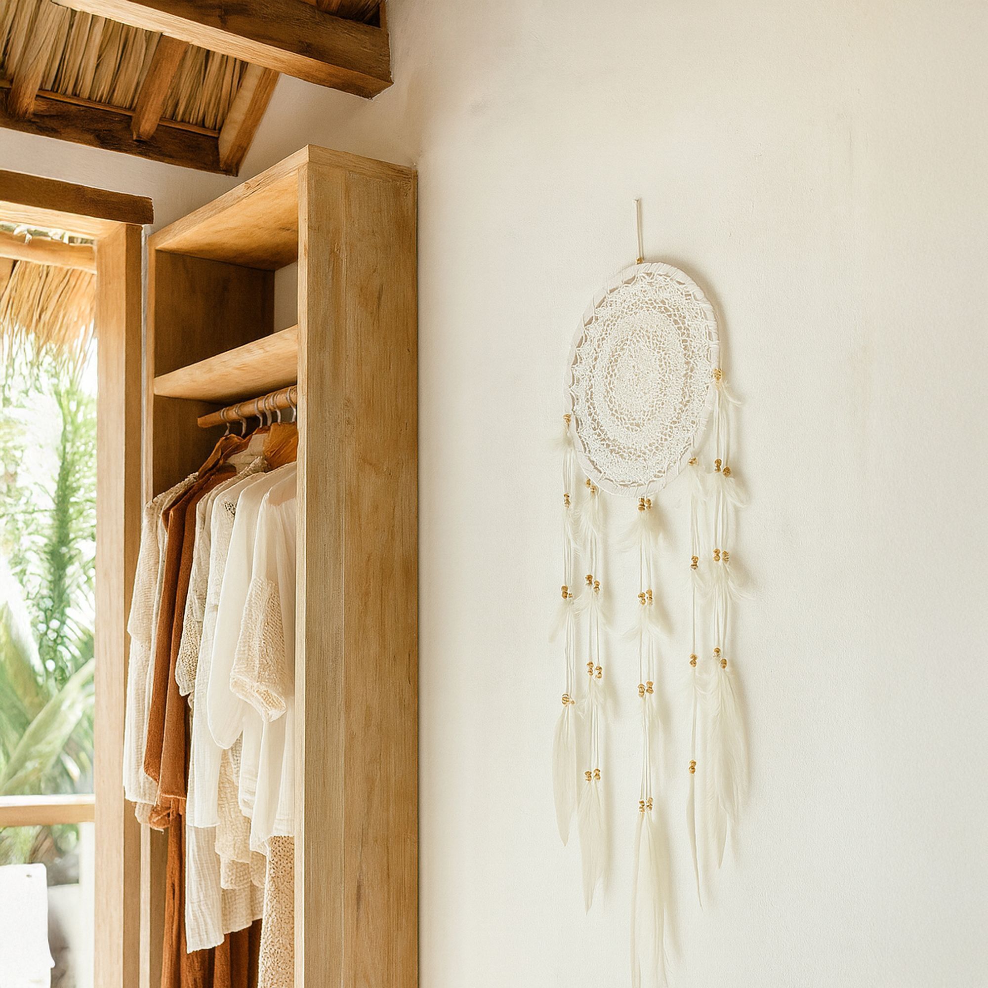 Attrape-rêve en plumes et coton blanc 33cm POKANA