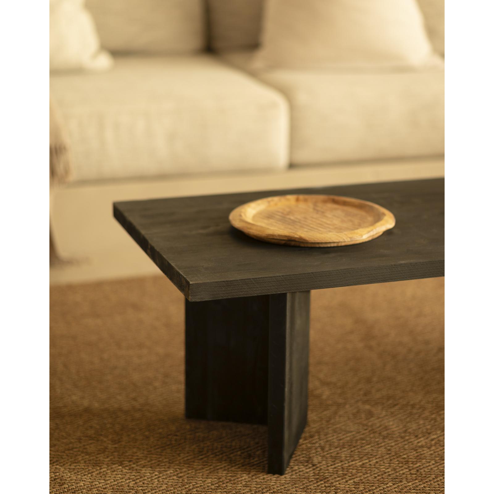 Mesa de centro de madera maciza en tono negro de 120x50 cm Alto: 40 Largo: 120 Ancho: 55