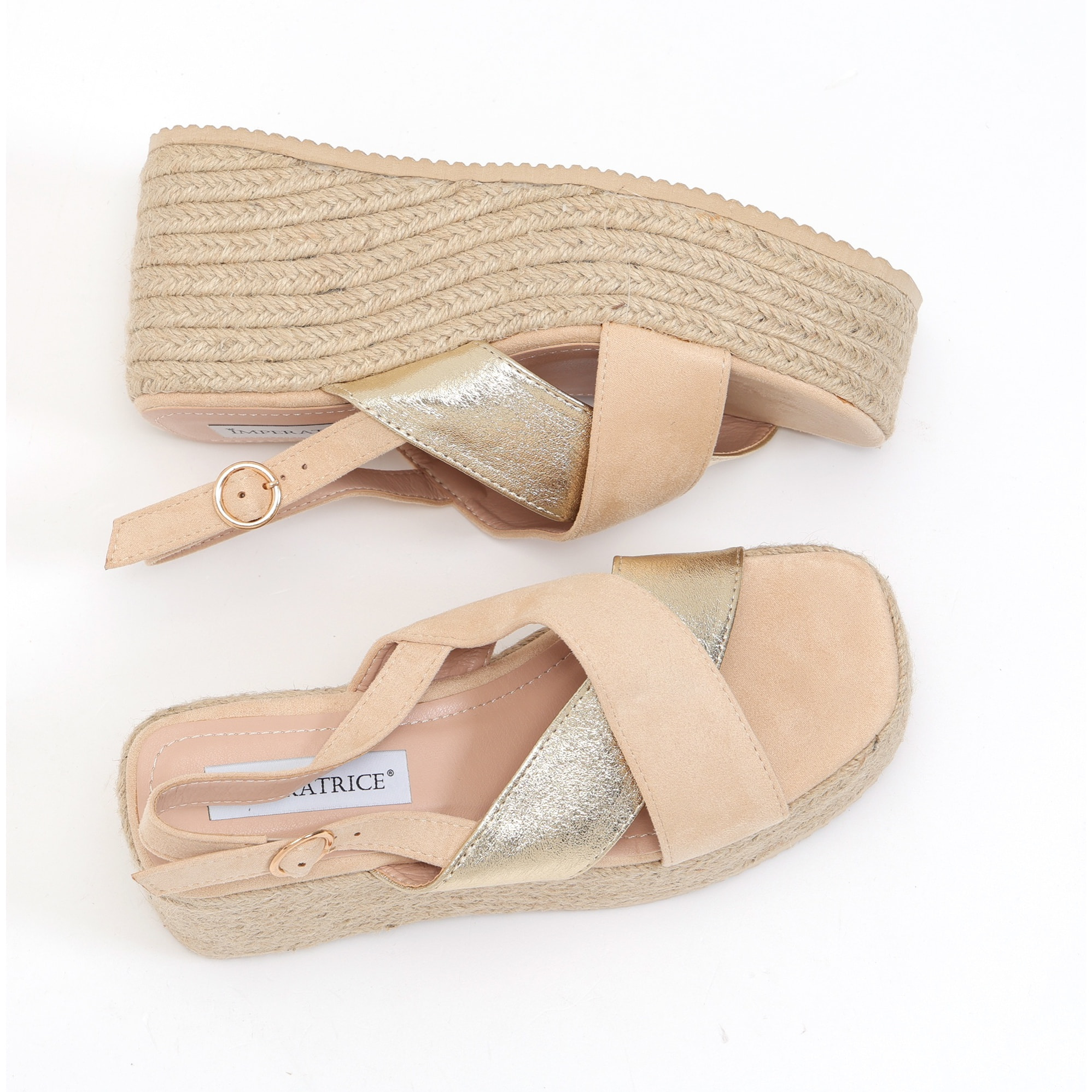 Sandali in simil pelle scamosciata con zeppa in rafia