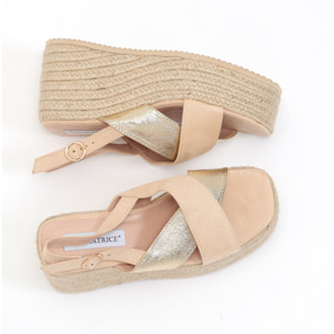 Sandali in simil pelle scamosciata con zeppa in rafia