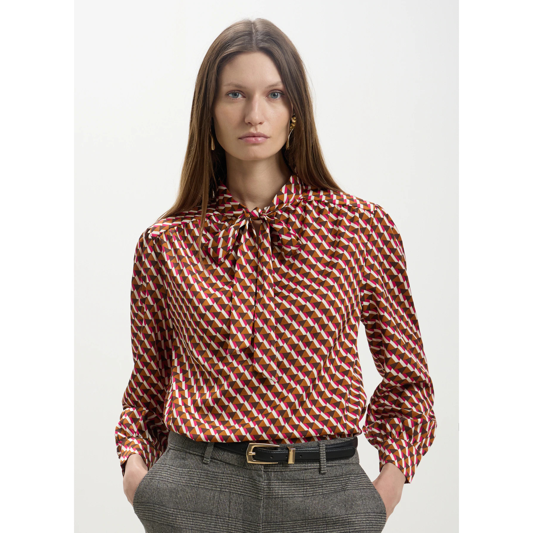 Camicia fantasia geometrica con cravattino