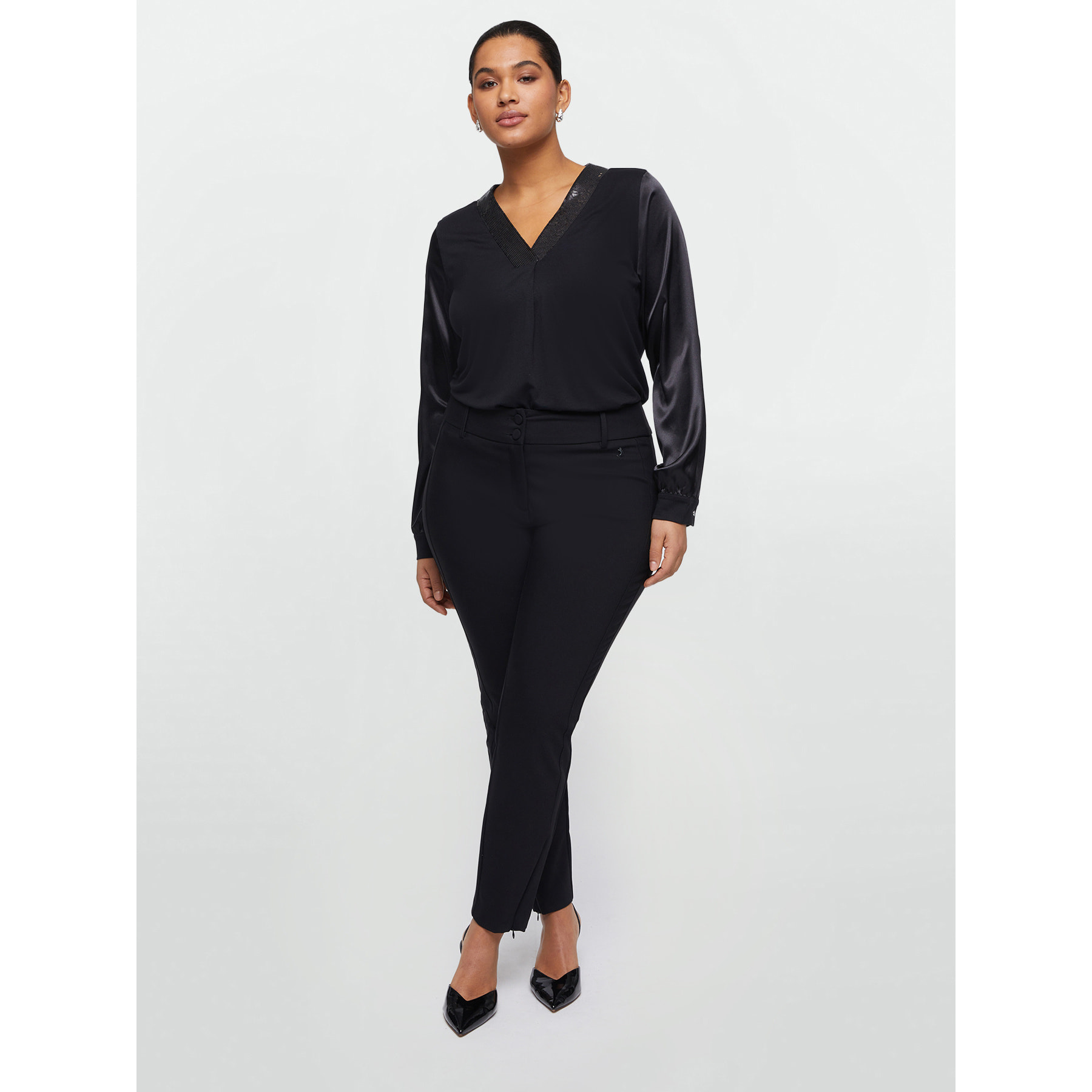 Fiorella Rubino - Blusa bimateria con escote bordado - Negro