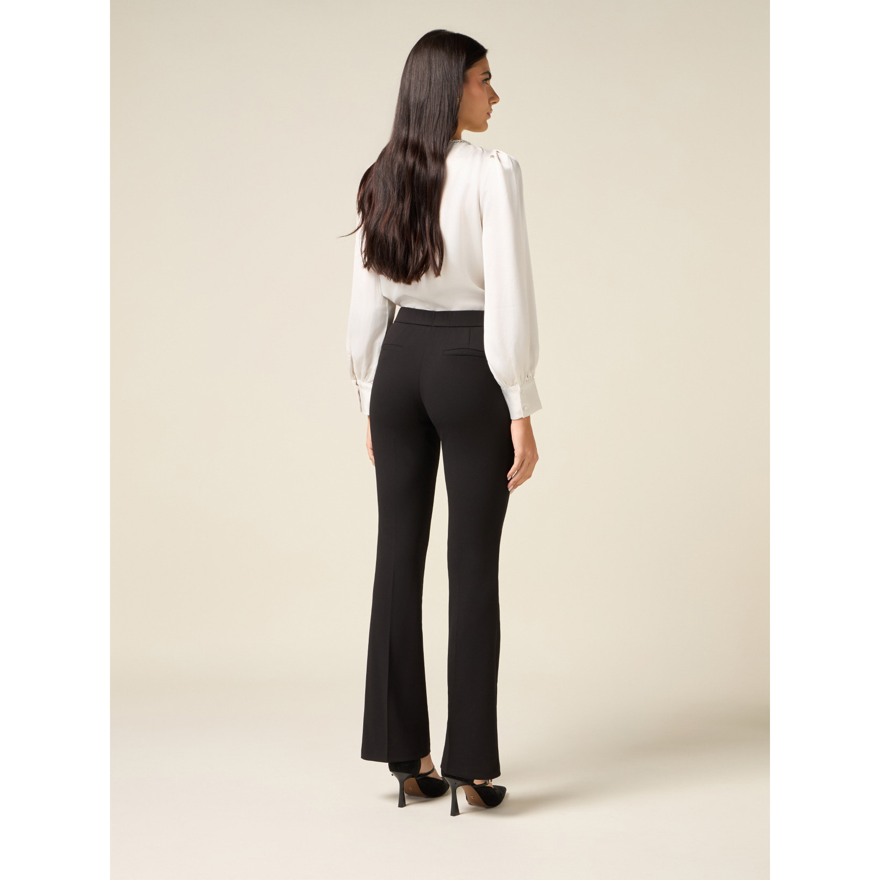 Oltre - Pantalones acampanados en tejido crepé - Negro