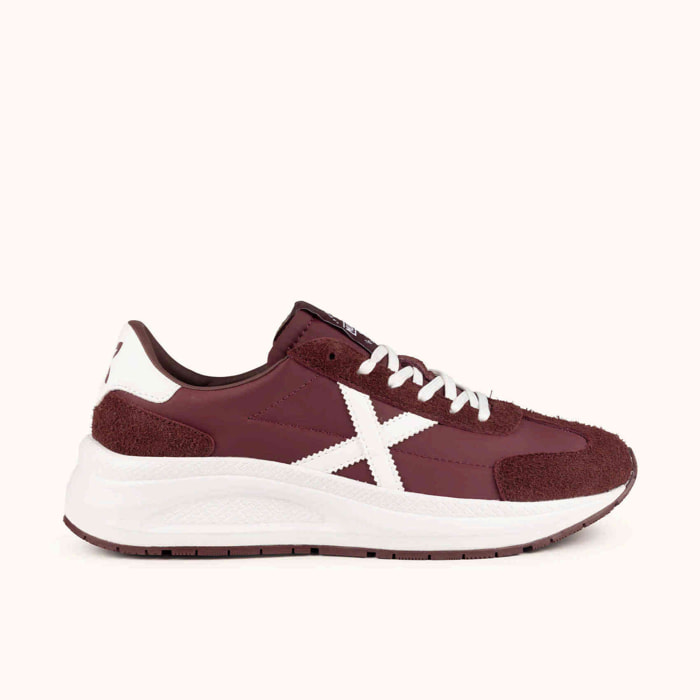 MUNICH AGORA 03 Zapatillas de estética urbana y técnica burdeos y blancas