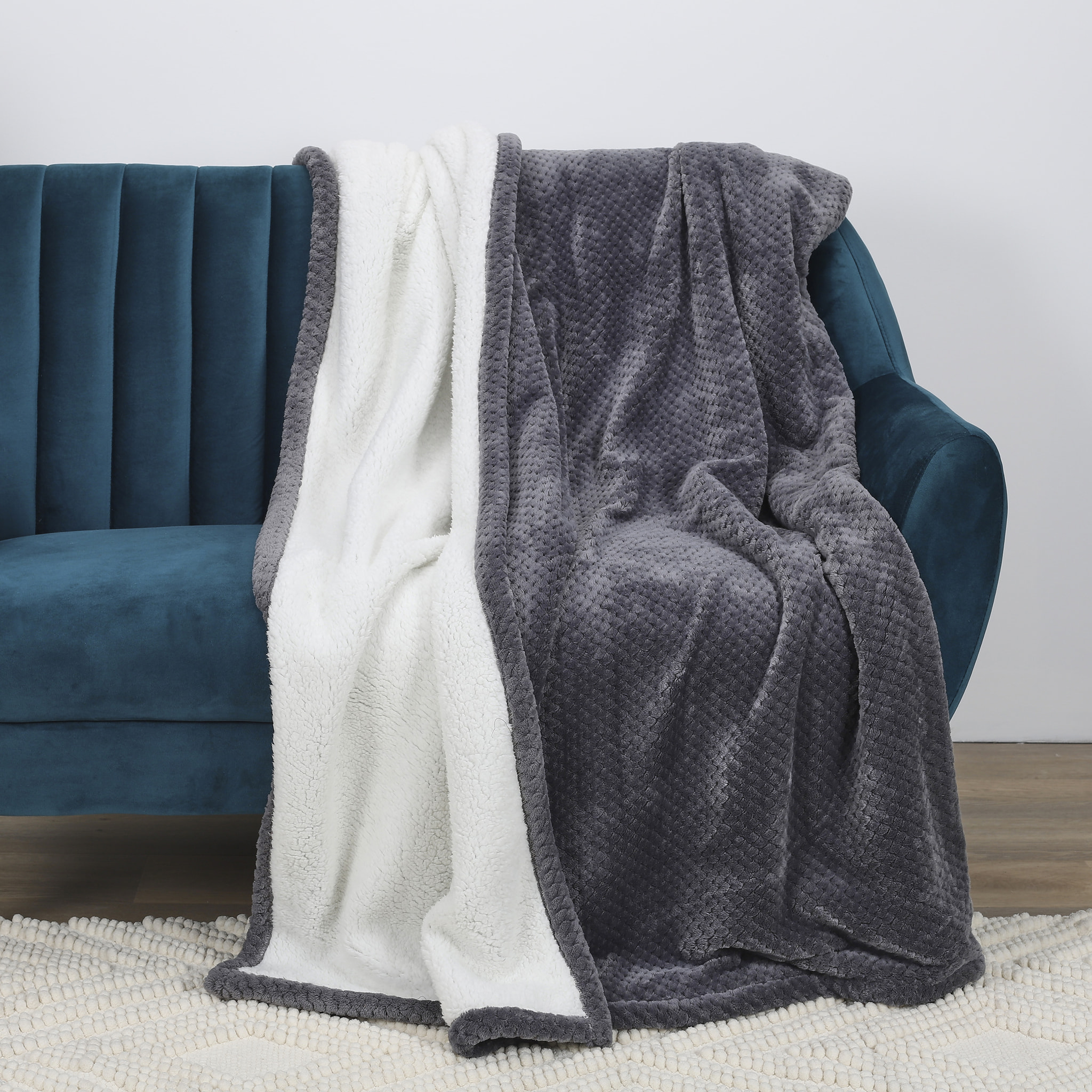 Plaid - HOME DECO FACTORY - Nid Abeille - Sherpa - Gris - 180 x 220 cm