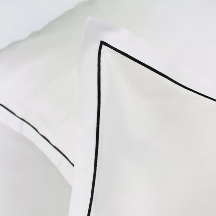 Lot h.couette +taies satin de coton jeu d'unis blanc Palace bourdon noir