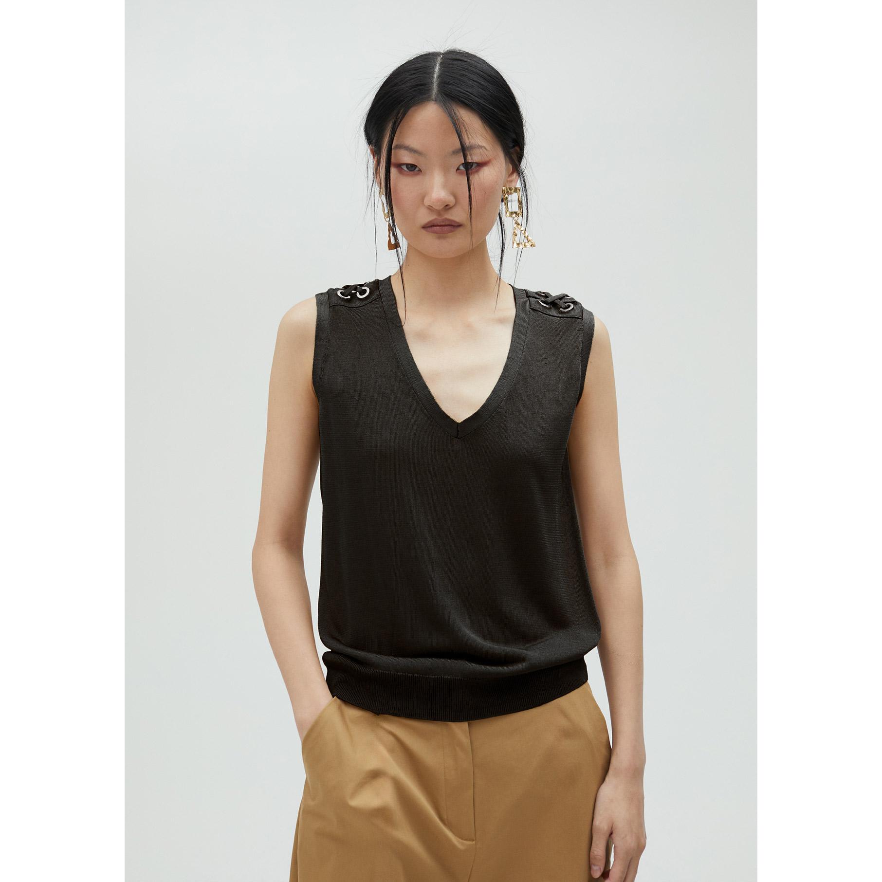 Top in maglia con occhielli