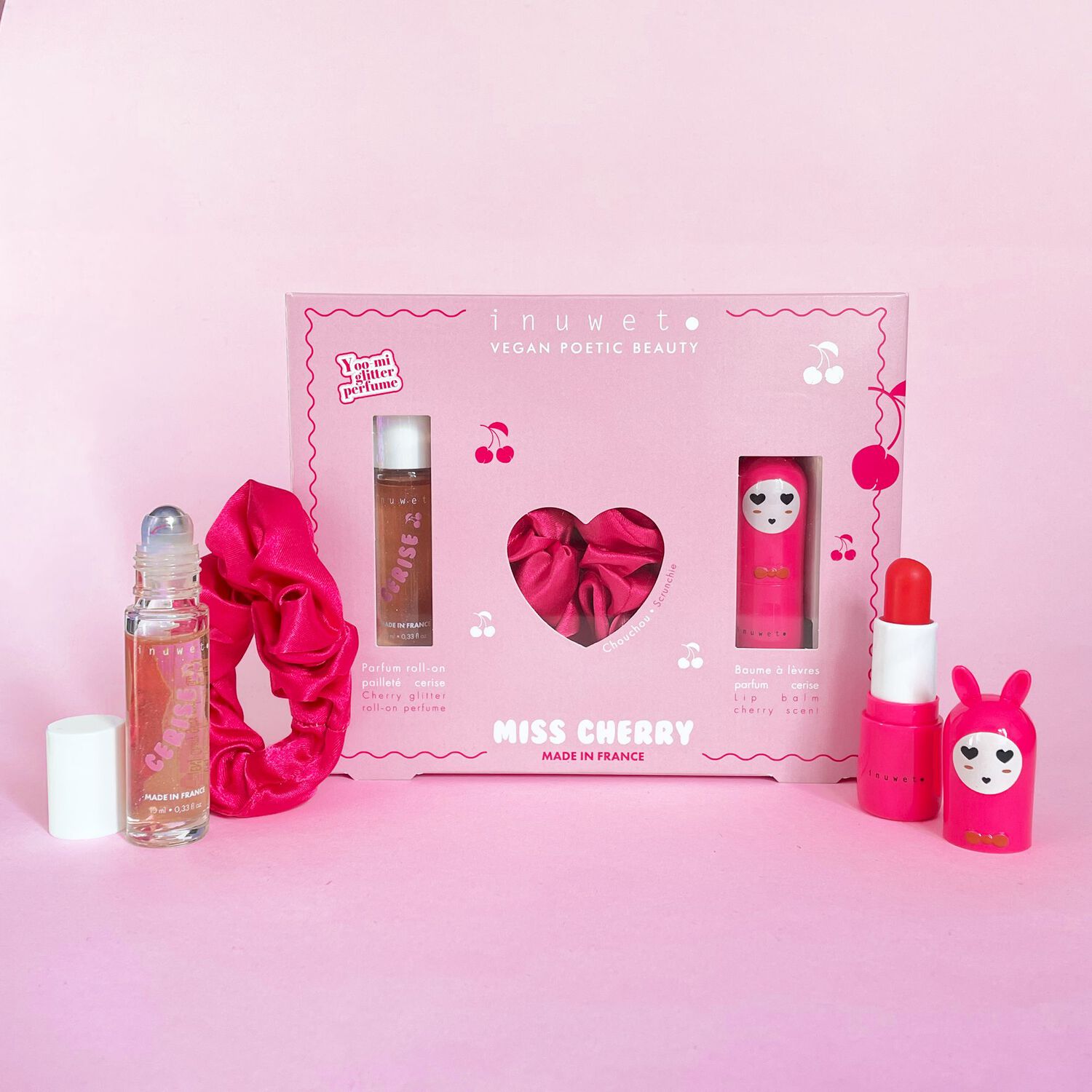 Miss Cherry - Coffret Parfum Roll-On Cerise 10 ml + Baume à Lèvres Cerise + un Chouchou