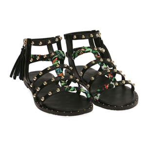 Sandalias negras con tachuelas