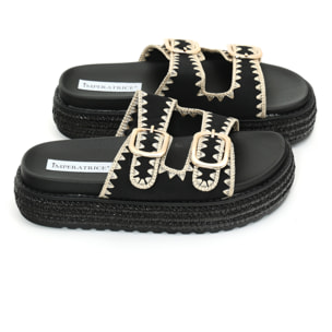 Sandali platform in simil pelle con fibbie color oro