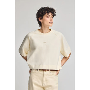 Camiseta color crudo Danae con logo bordado