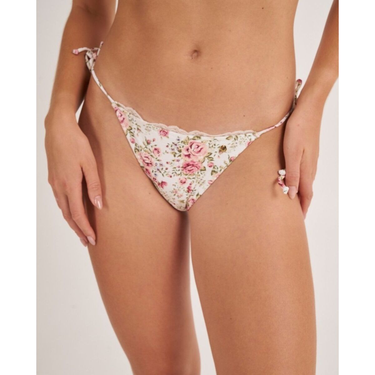Camelia Bottom Tie Punti